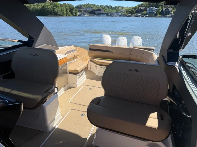 Slide: The Image of Sea Ray SLX 360 Outboard 2026 - 13