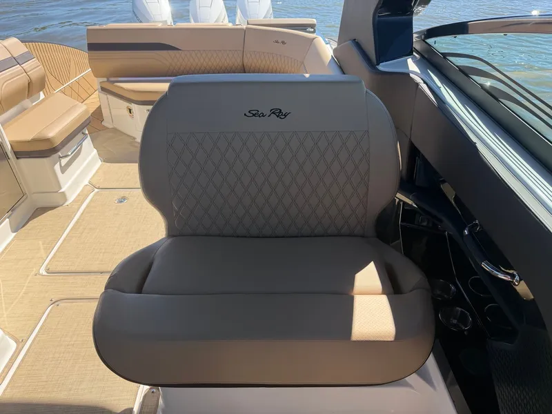 Slide: The Image of Sea Ray SLX 360 Outboard 2026 - 14