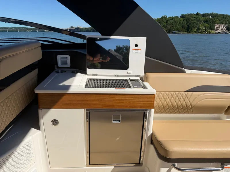 Slide: The Image of Sea Ray SLX 360 Outboard 2026 - 16