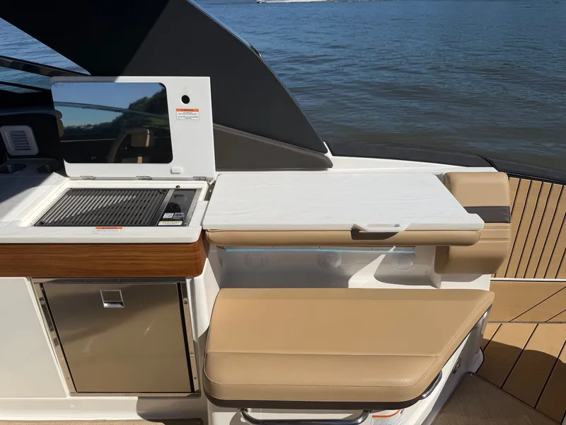 Slide: The Image of Sea Ray SLX 360 Outboard 2026 - 17