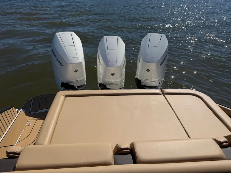 Slide: The Image of Sea Ray SLX 360 Outboard 2026 - 18