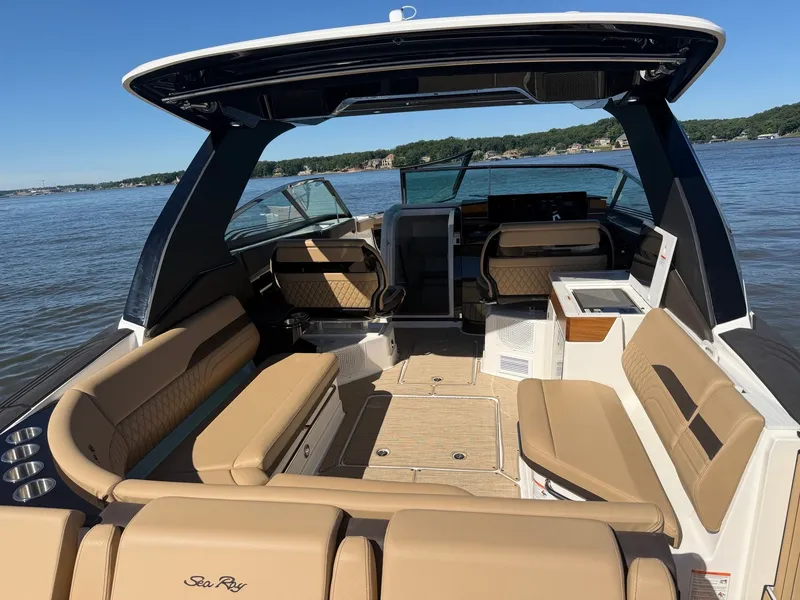 Slide: The Image of Sea Ray SLX 360 Outboard 2026 - 19