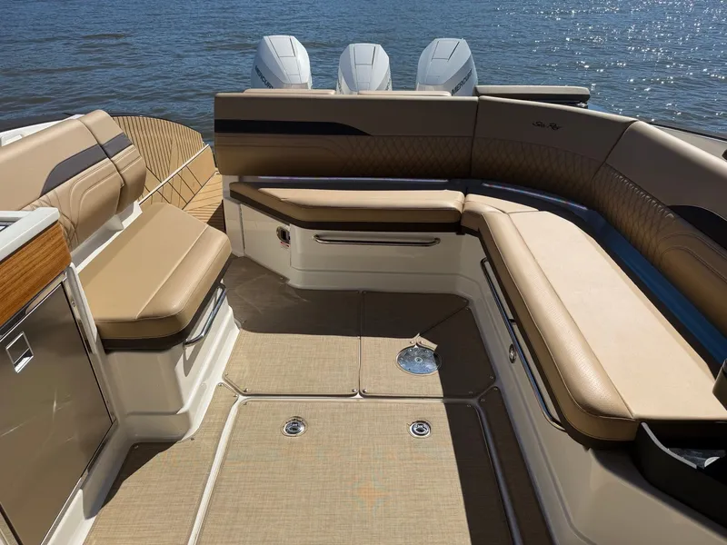 Slide: The Image of Sea Ray SLX 360 Outboard 2026 - 23