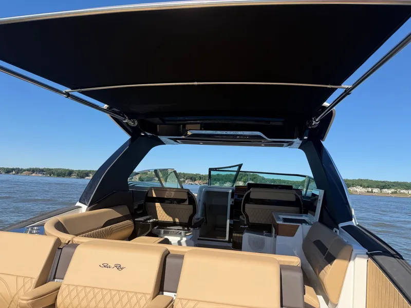 Slide: The Image of Sea Ray SLX 360 Outboard 2026 - 27