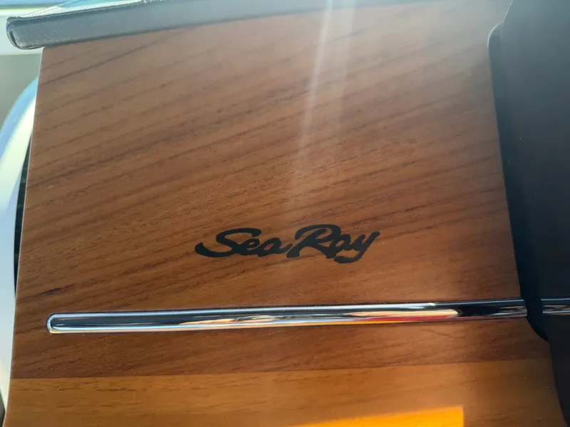 Slide: The Image of Sea Ray SLX 360 Outboard 2026 - 31