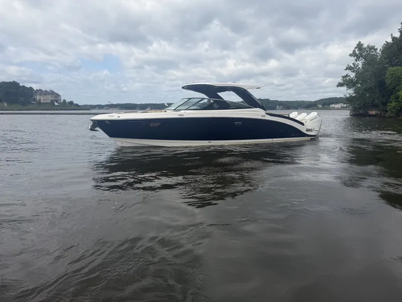 Slide: The Image of Sea Ray SLX 360 Outboard 2026 - 4