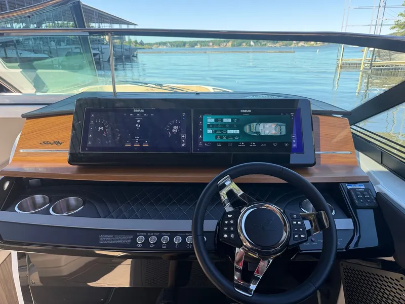 Slide: The Image of Sea Ray SLX 360 Outboard 2026 - 5