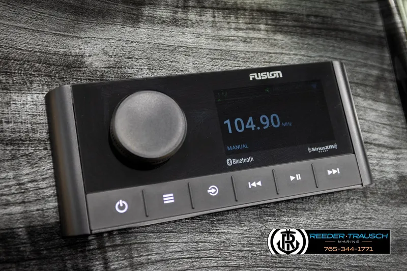 Slide: The Image of 2026 Avalon LSZ ENT stereo system with Fusion display, Bluetooth, and SiriusXM features. - 38