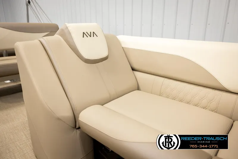 Slide: The Image of 2026 Avalon LSZ ENT boat seat with beige upholstery, featuring Reeder-Trausch Marine logo. - 45