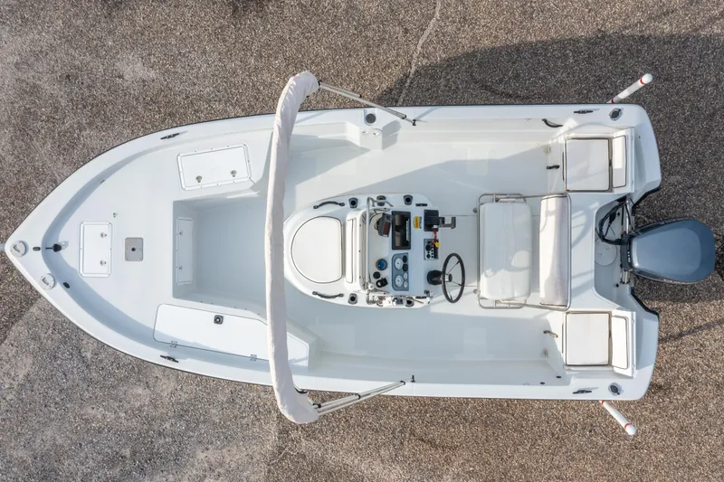 Slide: The Image of Overhead view of 2002 ProMaster 190 BAY boat with outboard motor and seating. - 2