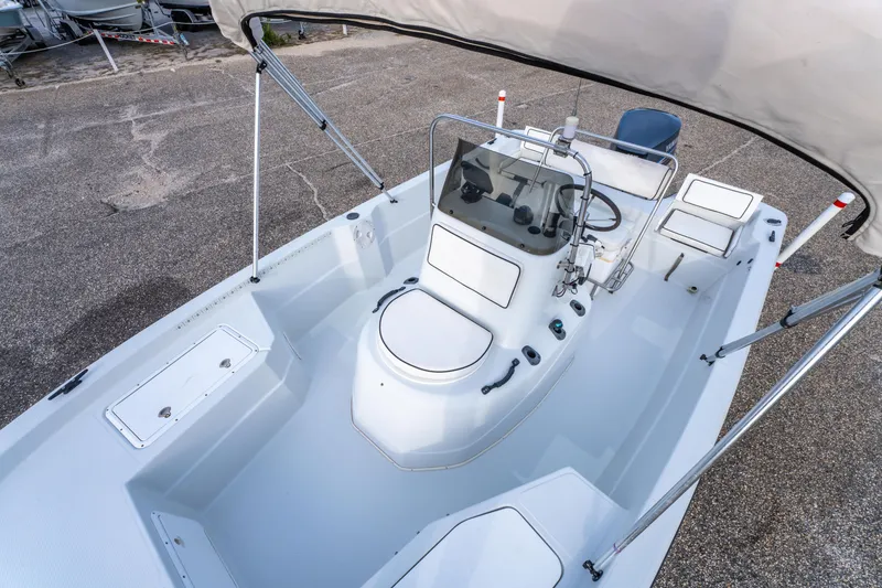 Slide: The Image of 2002 ProMaster 190 BAY boat interior with steering console and seating. - 27