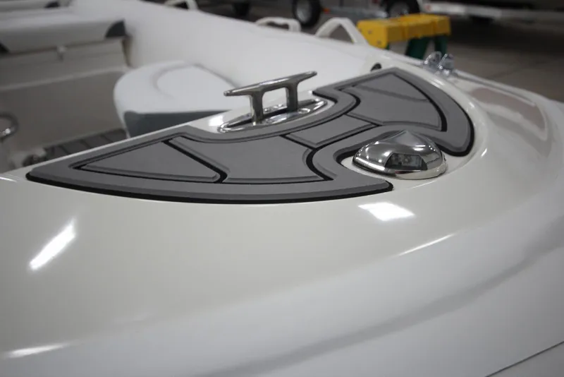 Slide: The Image of Zodiac Yachtline 440 DL NEO 2026, close-up of deck detail. - 18