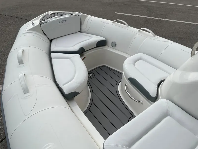 Slide: The Image of Interior view of Zodiac Yachtline 440 DL NEO 60hp, year 2026. - 8
