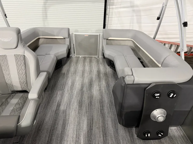 Slide: The Image of Bennington M Series 21 M Fast Back- 2026 - 4