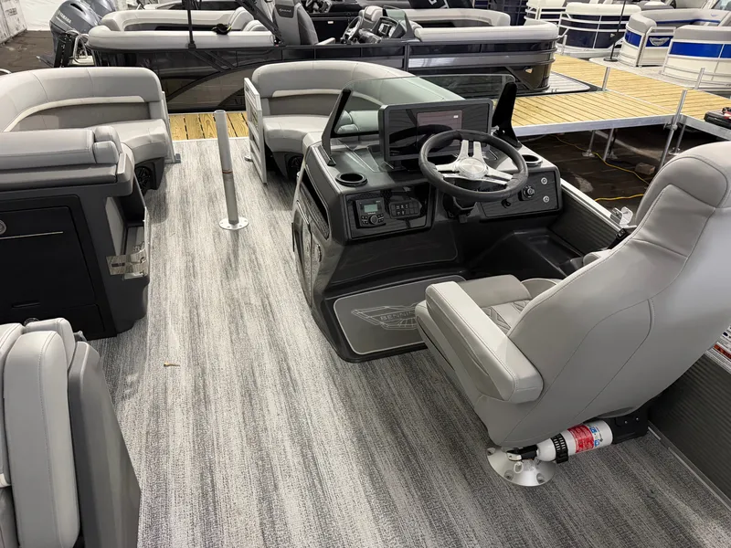 Slide: The Image of Bennington M Series 21 M Fast Back- 2026 - 5