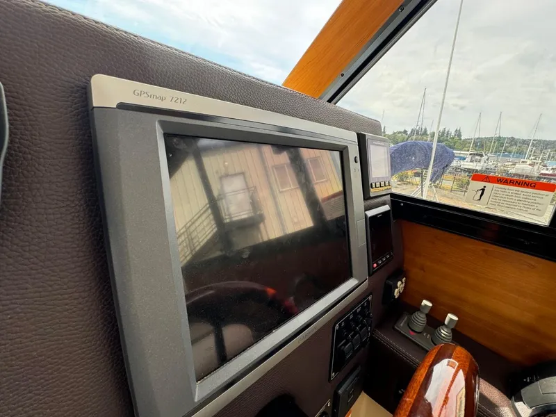 Slide: The Image of Helm of 2015 Cutwater C-26 with GPSmap 721 display, marina view outside. - 36