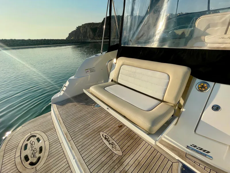 Slide: The Image of Sea Ray Sundancer 330 2014 - 52