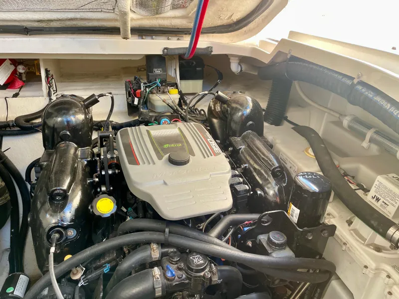 Slide: The Image of Sea Ray Sundancer 330 2014 - 55