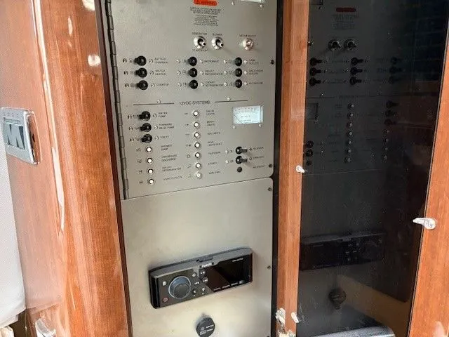 Slide: The Image of Four Winns 355 Vista 2016 - 18