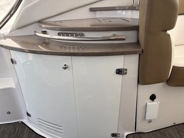 Slide: The Image of Four Winns 355 Vista 2016 - 6