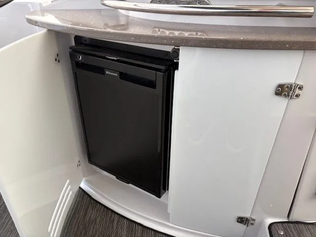 Slide: The Image of Four Winns 355 Vista 2016 - 7