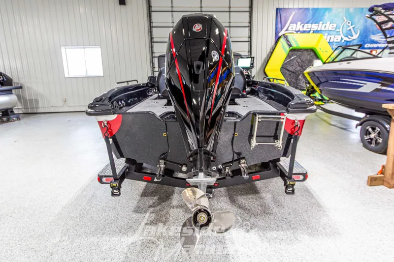 Slide: The Image of 2026 Recon 895 DC boat in showroom, rear view with outboard motor. - 5