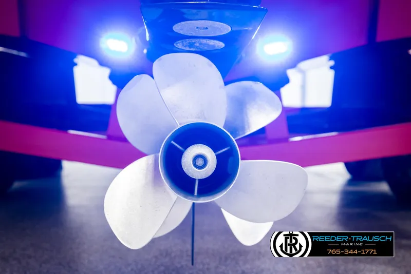 Slide: The Image of Crownline Boats 220 SS LPX 2022 - 51