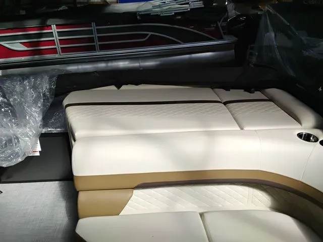 Slide: The Image of Lowe SS210 "L-SHAPE" TL 2026 - 6