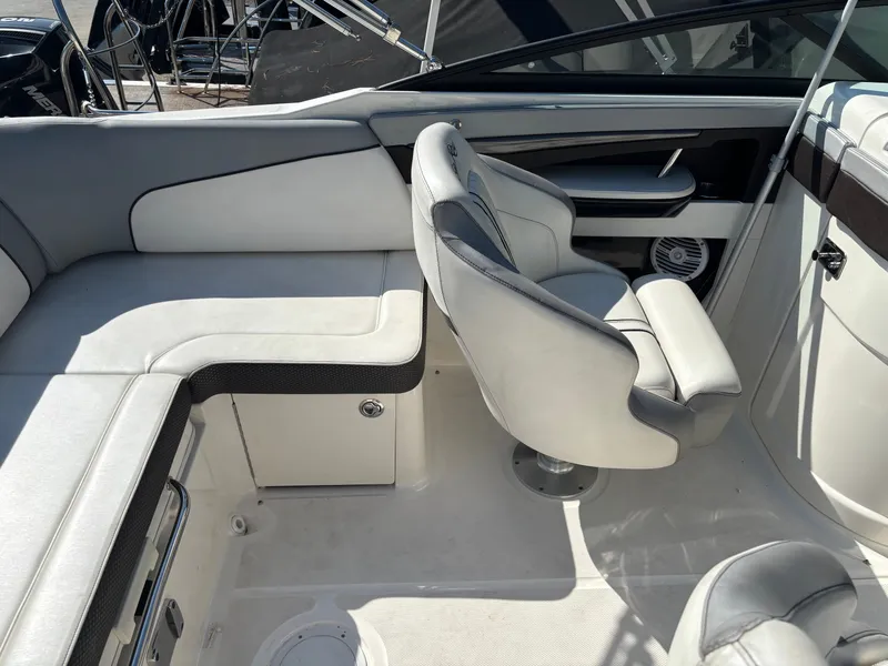 Slide: The Image of Sea Ray SDX 220 2017 - 10