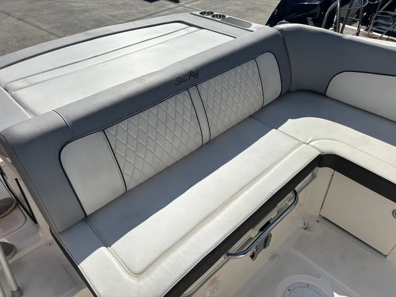 Slide: The Image of Sea Ray SDX 220 2017 - 12