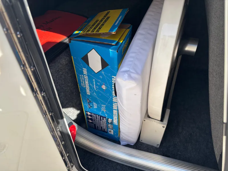 Slide: The Image of Sea Ray SDX 220 2017 - 20