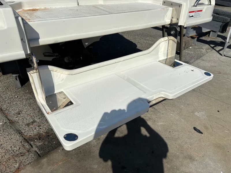 Slide: The Image of Sea Ray SDX 220 2017 - 3