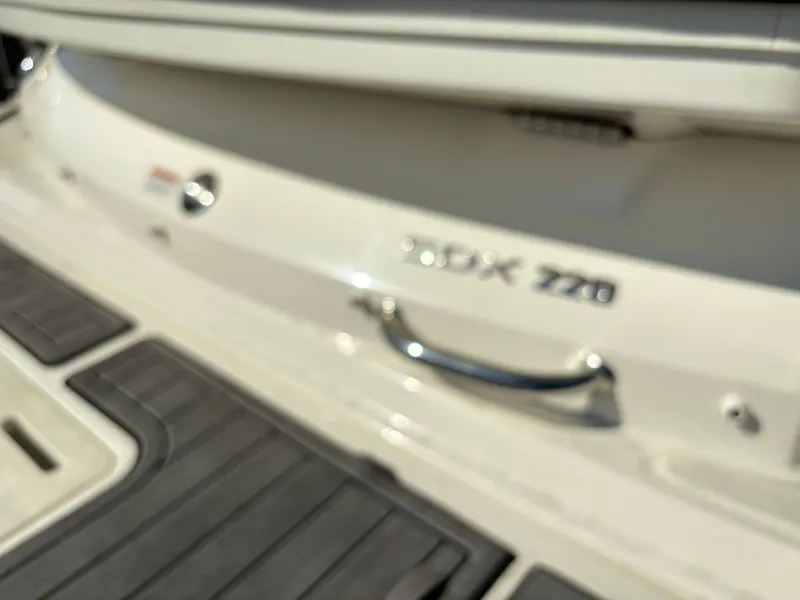 Slide: The Image of Sea Ray SDX 220 2017 - 5