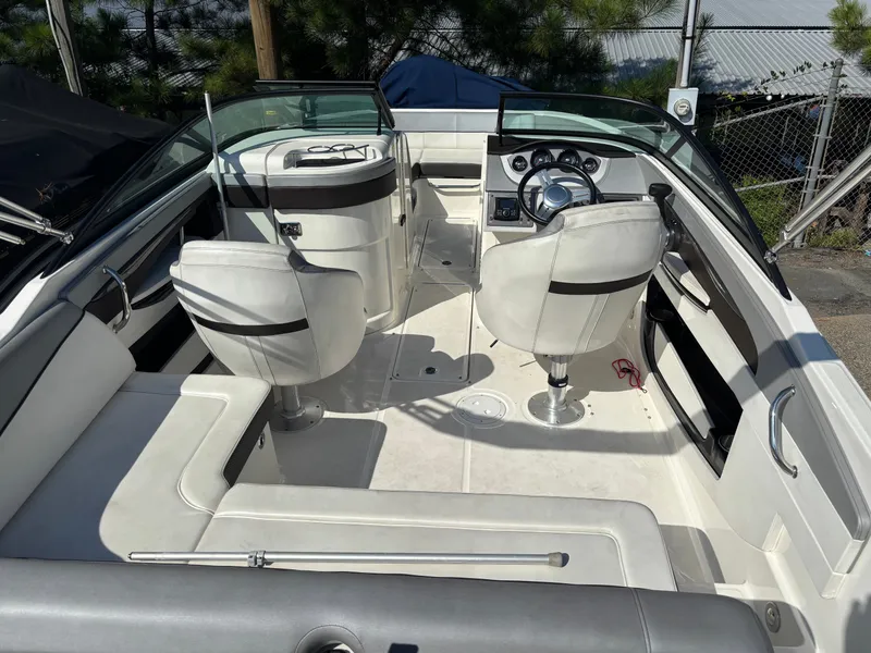 Slide: The Image of Sea Ray SDX 220 2017 - 8