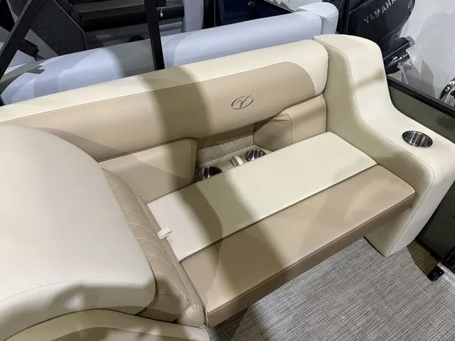 Slide: The Image of Veranda 22XRC Vista View W/Yamaha 150 No Trailer 2026 - 20