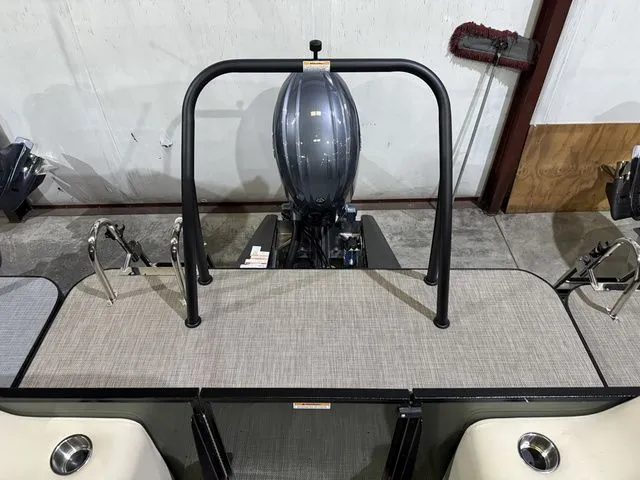 Slide: The Image of Veranda 22XRC Vista View W/Yamaha 150 No Trailer 2026 - 22