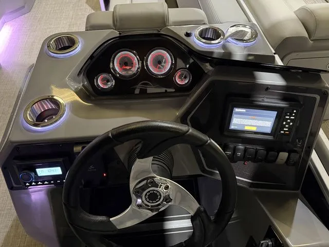 Slide: The Image of SunCatcher Fusion Series 322RC W/Yamaha 200 "SHO" Trailer Ava 2025 - 10