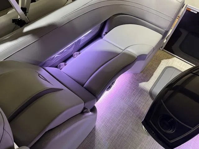 Slide: The Image of SunCatcher Fusion Series 322RC W/Yamaha 200 "SHO" Trailer Ava 2025 - 12