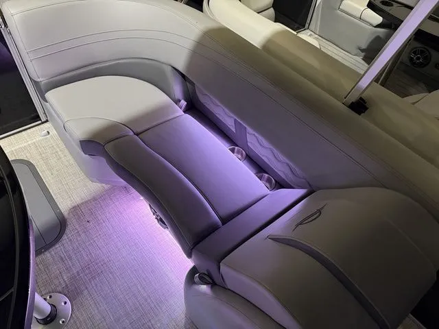 Slide: The Image of SunCatcher Fusion Series 322RC W/Yamaha 200 "SHO" Trailer Ava 2025 - 13