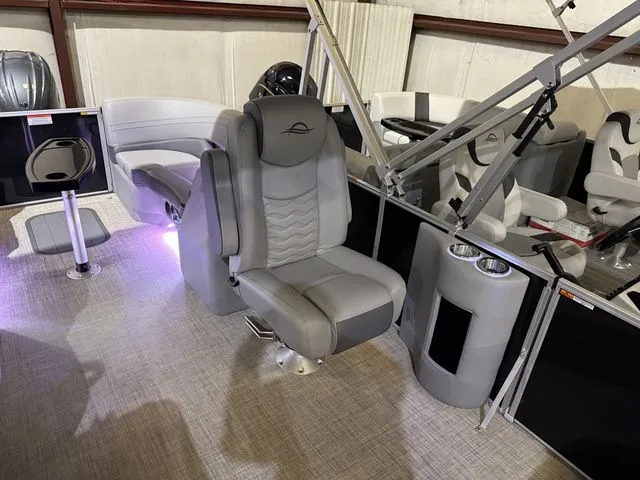 Slide: The Image of SunCatcher Fusion Series 322RC W/Yamaha 200 "SHO" Trailer Ava 2025 - 14