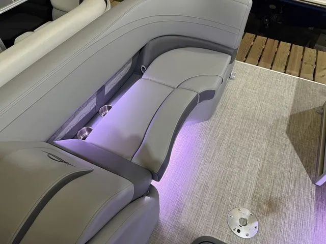 Slide: The Image of SunCatcher Fusion Series 322RC W/Yamaha 200 "SHO" Trailer Ava 2025 - 15