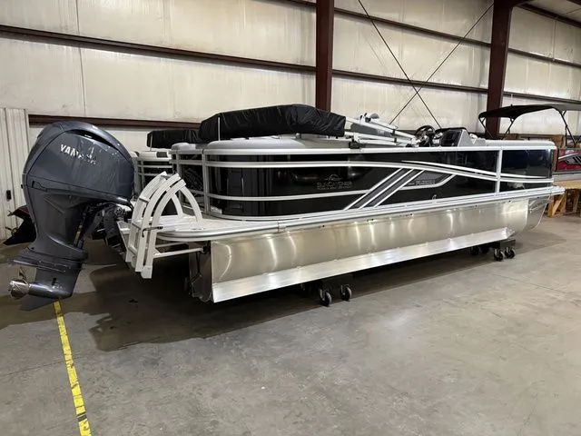 Slide: The Image of SunCatcher Fusion Series 322RC W/Yamaha 200 "SHO" Trailer Ava 2025 - 3