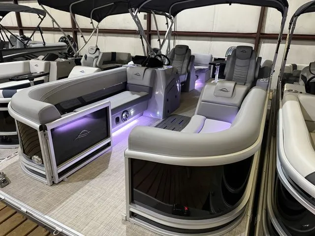 Slide: The Image of SunCatcher Fusion Series 322RC W/Yamaha 200 "SHO" Trailer Ava 2025 - 6