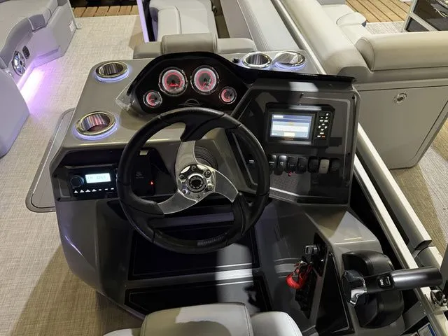 Slide: The Image of SunCatcher Fusion Series 322RC W/Yamaha 200 "SHO" Trailer Ava 2025 - 9