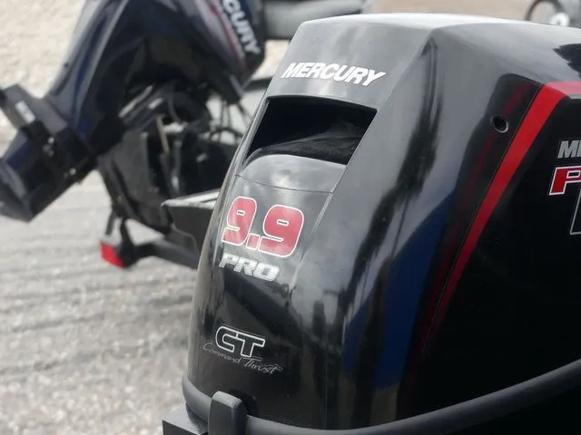 Slide: The Image of Tracker Targa™ V-19 WT 2022 - 11