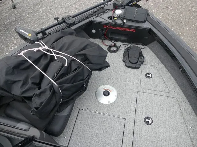 Slide: The Image of Tracker Targa™ V-19 WT 2022 - 14