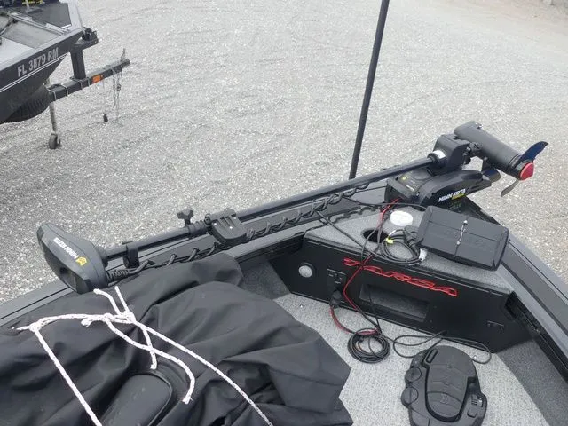 Slide: The Image of Tracker Targa™ V-19 WT 2022 - 15