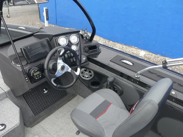 Slide: The Image of Tracker Targa™ V-19 WT 2022 - 17