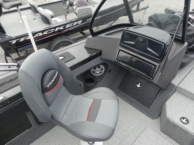 Slide: The Image of Tracker Targa™ V-19 WT 2022 - 19