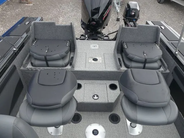 Slide: The Image of Tracker Targa™ V-19 WT 2022 - 20